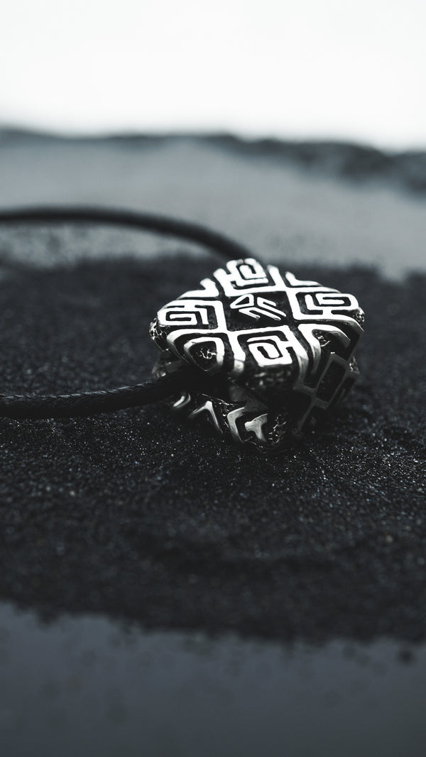 SHIPIBO | moonstone pendant