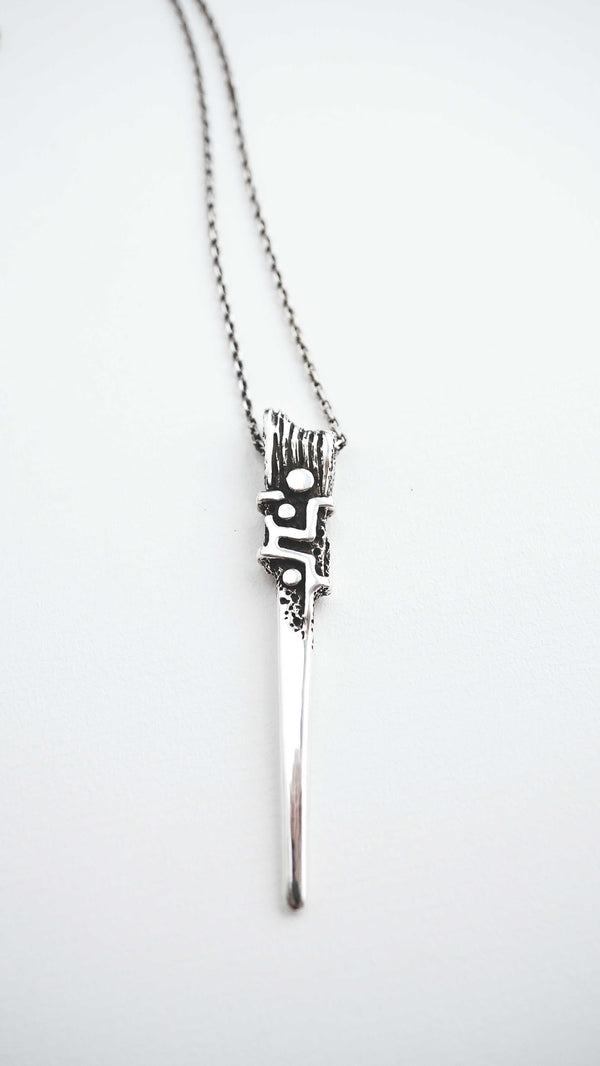 moonique mooniquecreation #menssilverpendant #silvernecklace #cyberpunk #bladependant #sterlingsilver 925 #readytoship #menssilvernecklace #cyberpunkjewelry #needlependant #silverneedle #spearpendant