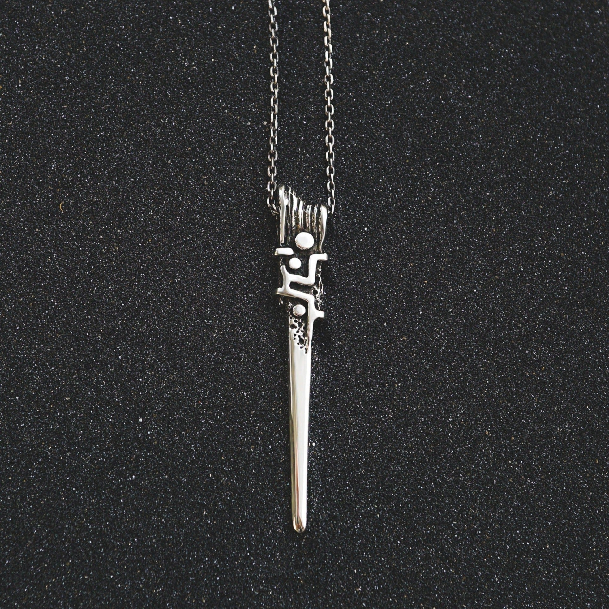 moonique mooniquecreation #menssilverpendant #silvernecklace #cyberpunk #bladependant #sterlingsilver 925 #readytoship #menssilvernecklace #cyberpunkjewelry #needlependant #silverneedle #spearpendant
