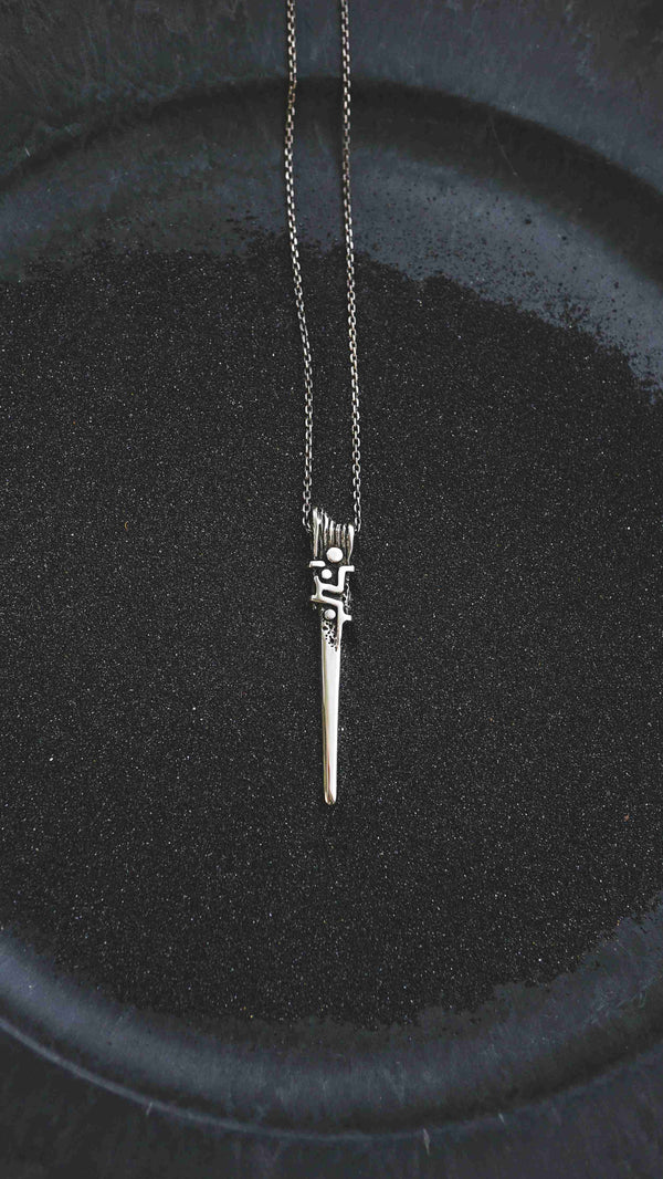moonique mooniquecreation #menssilverpendant #silvernecklace #cyberpunk #bladependant #sterlingsilver 925 #readytoship #menssilvernecklace #cyberpunkjewelry #needlependant #silverneedle #spearpendant