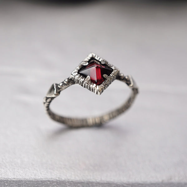 Garnet wedding set ENAMORED, Unique engagement rings by Moonique