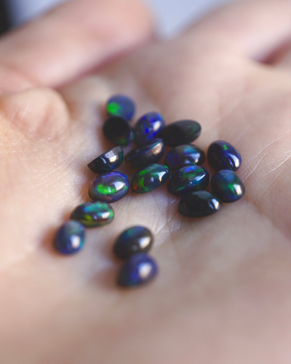 What is Black opals stone and How they looks like?