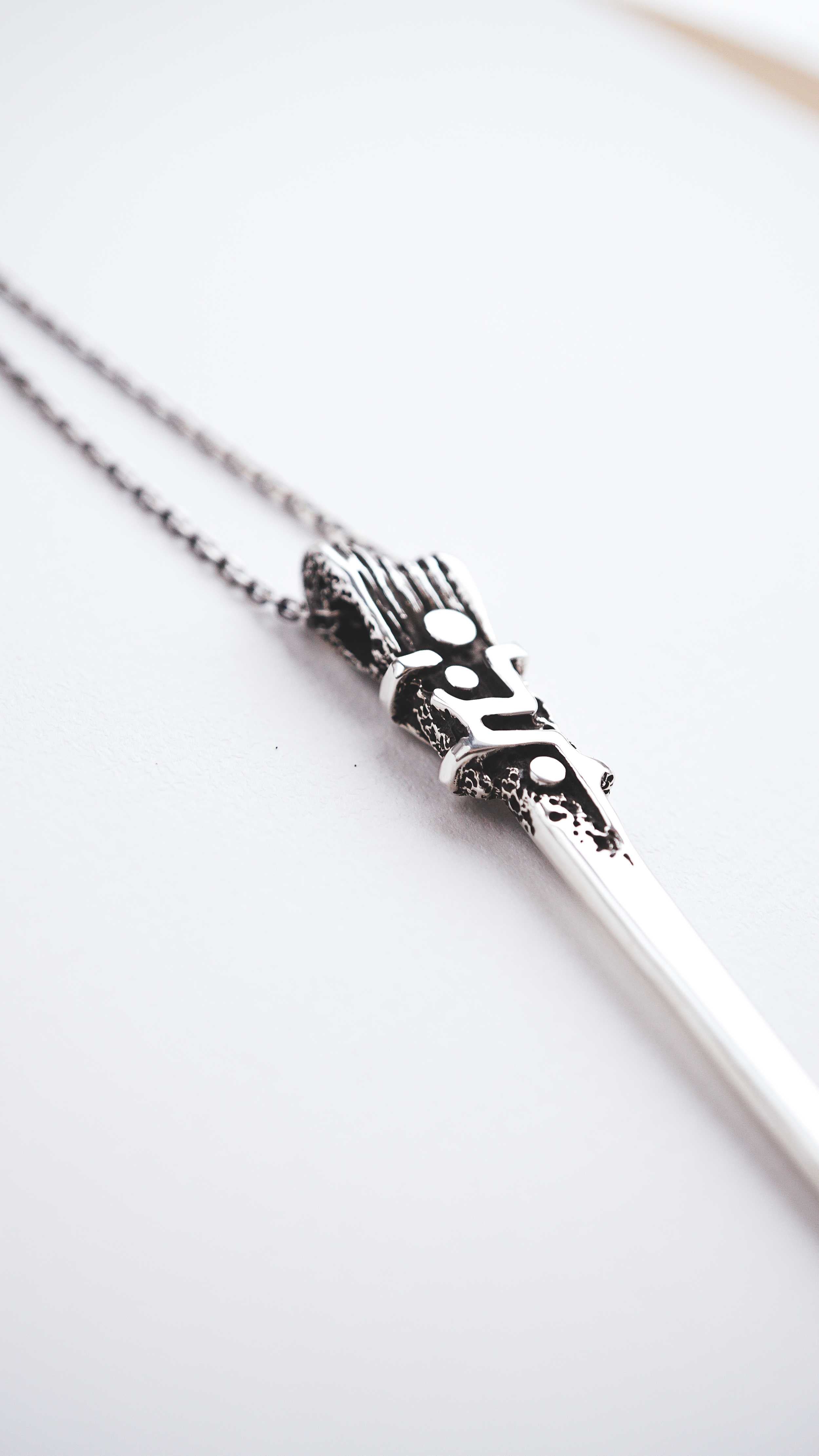 moonique mooniquecreation #menssilverpendant #silvernecklace #cyberpunk #bladependant #sterlingsilver 925 #readytoship #menssilvernecklace #cyberpunkjewelry #needlependant #silverneedle #spearpendant 