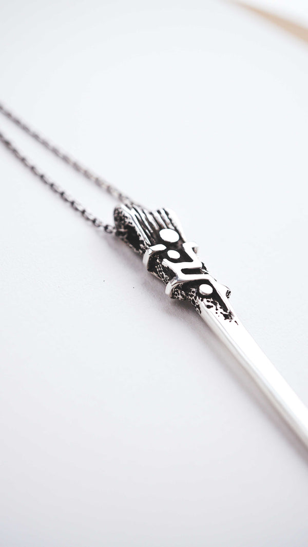 moonique mooniquecreation #menssilverpendant #silvernecklace #cyberpunk #bladependant #sterlingsilver 925 #readytoship #menssilvernecklace #cyberpunkjewelry #needlependant #silverneedle #spearpendant 