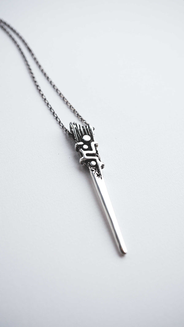 moonique mooniquecreation #menssilverpendant #silvernecklace #cyberpunk #bladependant #sterlingsilver 925 #readytoship #menssilvernecklace #cyberpunkjewelry #needlependant #silverneedle #spearpendant 