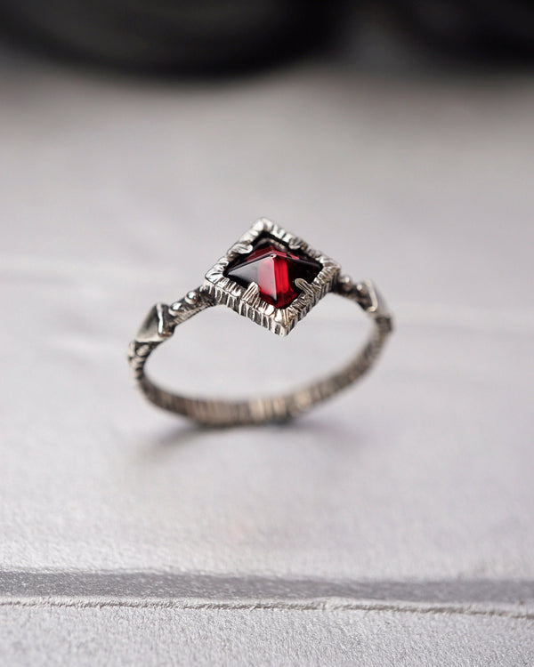 silver Garnet ring Red stone ring Unique Promise ring stacking ring Geometric engagement ring RED PYRAMID